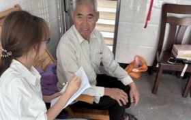 代际智慧显温暖，反哺情深助老融