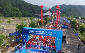 跟着赛事游金寨 | 3000人共赴天堂寨之约，云海为幕竞逐“徽煌之路”！